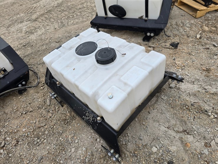 #23964-•-sprayer-tank-skid-steer-roof-mount-image-3