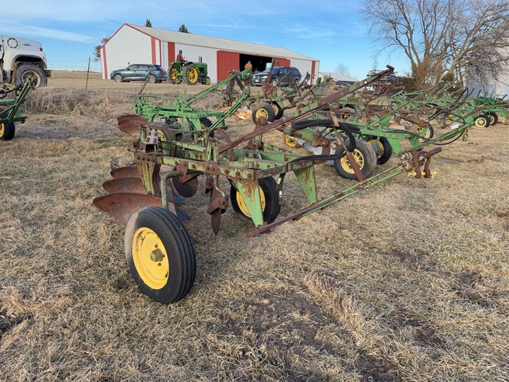 john-deere-pull-type-three-bottom-plow-image-1
