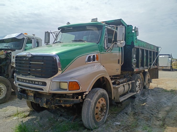 2008-sterling-l9500-image-1