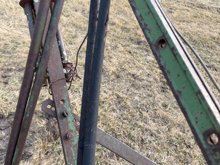john-deere-pull-type-three-bottom-plow-image-12