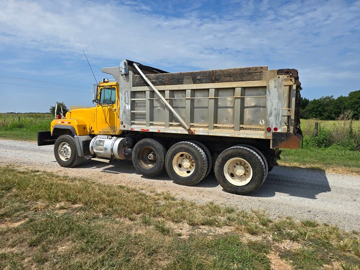 2002-mack-rd688s-image-9