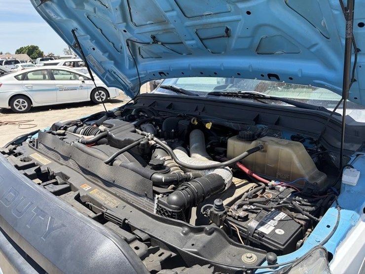 2013-ford-f550-image-7