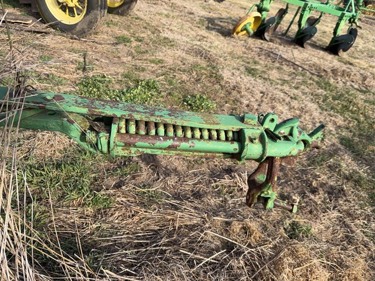 john-deere-pull-type-three-bottom-plow-image-28