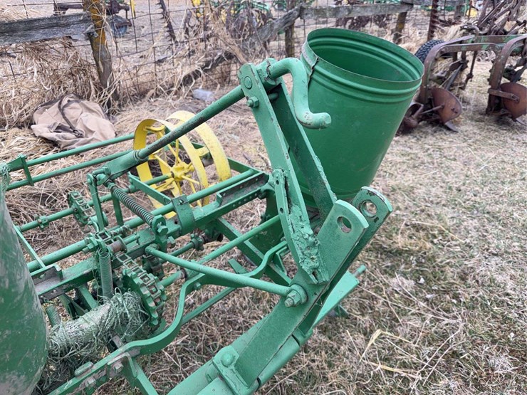 john-deere-two-row-planter-image-10