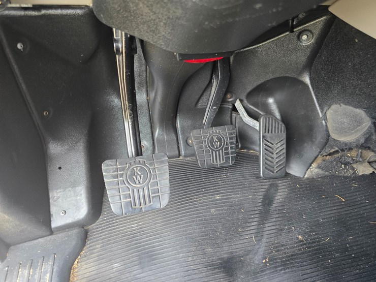 2010-kenworth-t2000-image-73