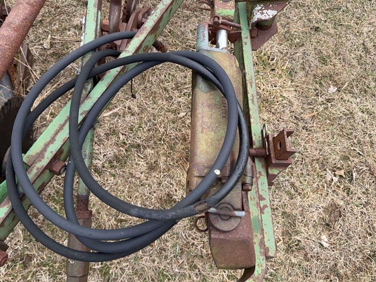 john-deere-pull-type-four-bottom-plow-image-9