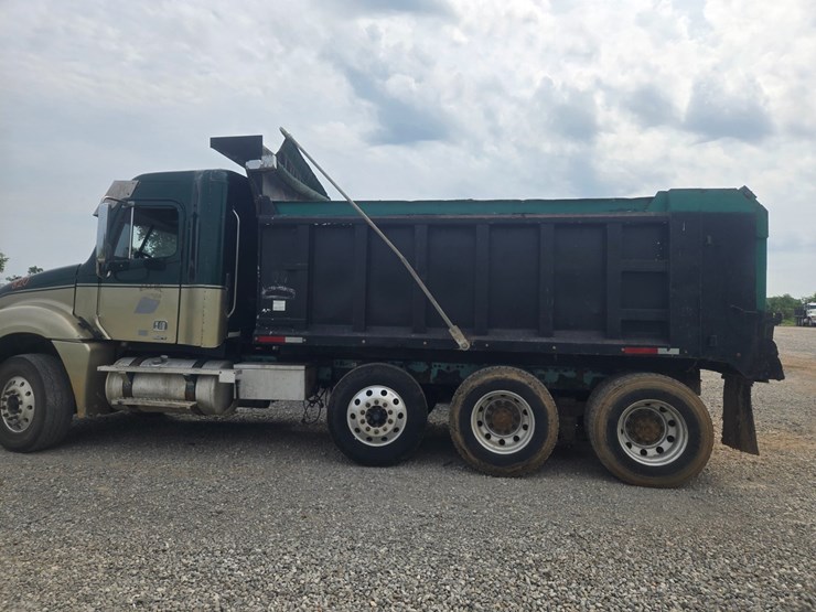 2009-freightliner-columbia-120-image-5