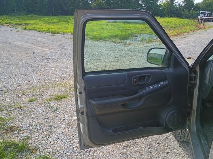 2003-chevrolet-blazer-image-29
