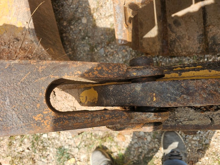 2019-caterpillar-d6-image-88