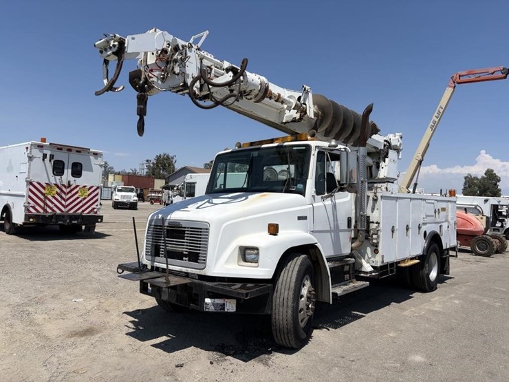2000-freightliner-fl80-image-1