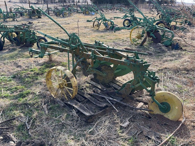john-deere-pull-type-three-bottom-plow-image-5