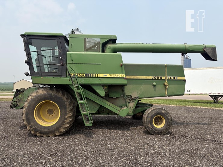 1985-john-deere-7720-titan-ii-image-2