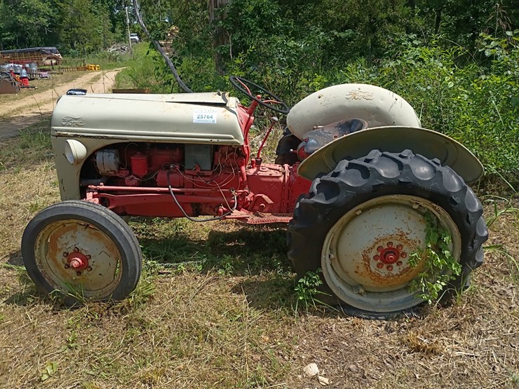 1951-ford-8n-image-2