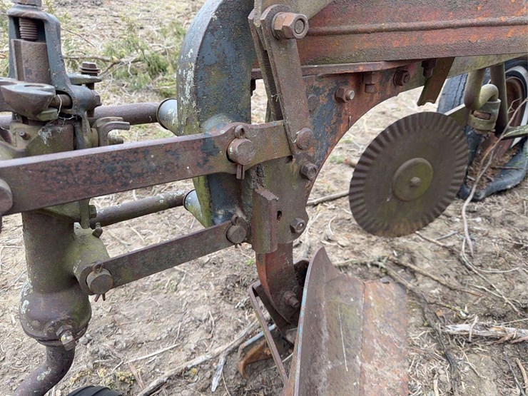 mccormick-pull-type-three-bottom-plow-image-15