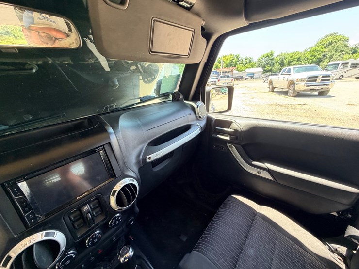 2011-jeep-wrangler-image-37