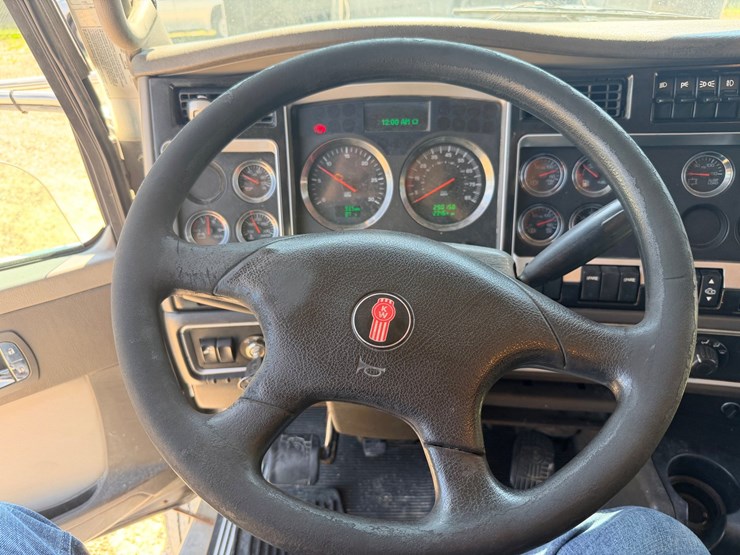 2010-kenworth-t800-image-107