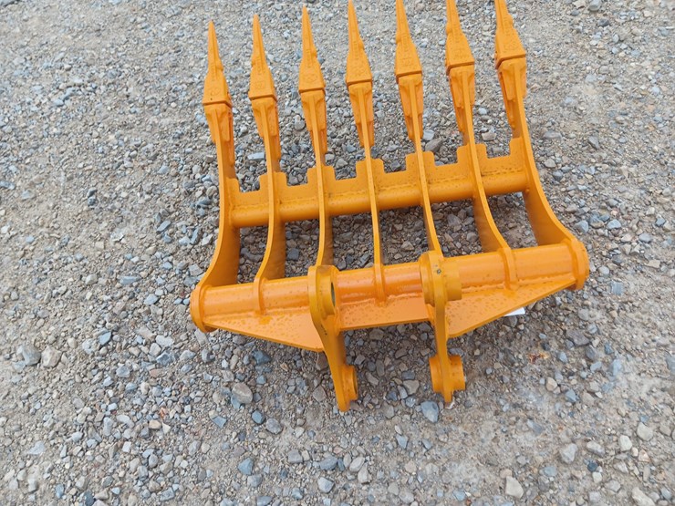 #l75-050-•-future-32"-rake-excavator-attachment-image-4
