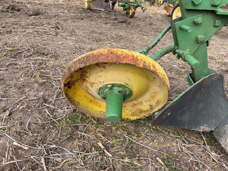 john-deere-pull-type-two-bottom-plow-image-15