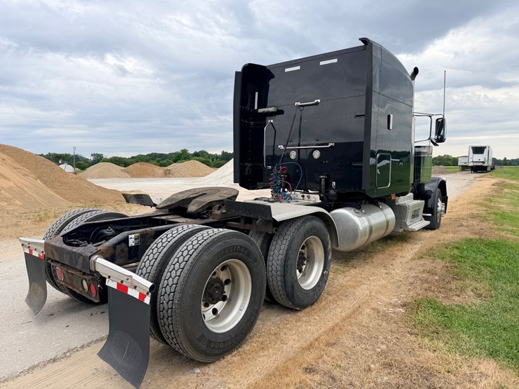 2013-peterbilt-388-image-6