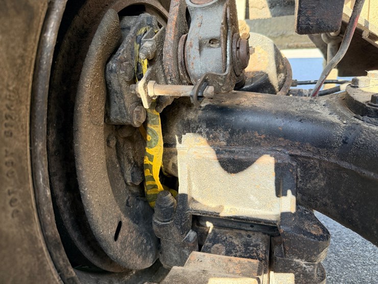 1993-mack-dm690s-image-76