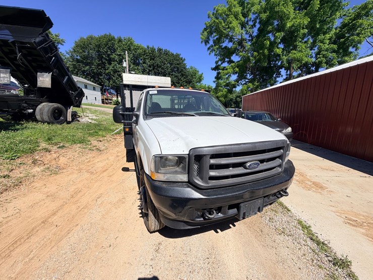 2003-ford-f550-image-10