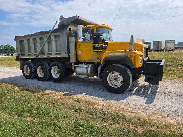 2002-mack-rd688s-image-22