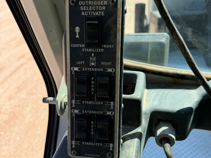 2014-peterbilt-367-image-11