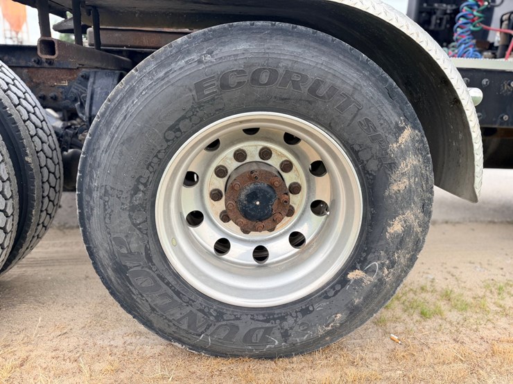 2013-peterbilt-388-image-81