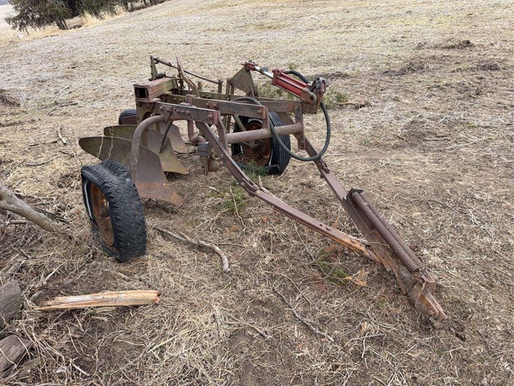 mccormick-pull-type-three-bottom-plow-image-7