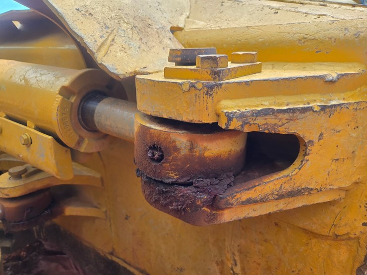2005-caterpillar-d5n-xl-image-49