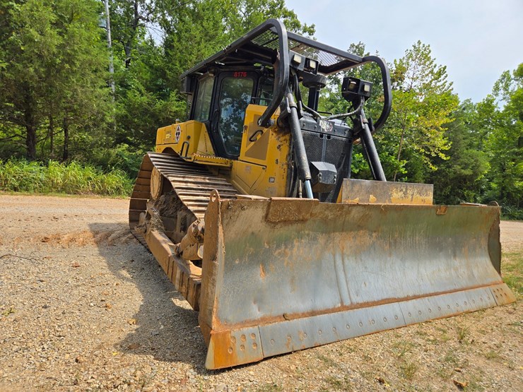 2019-caterpillar-d6-image-15