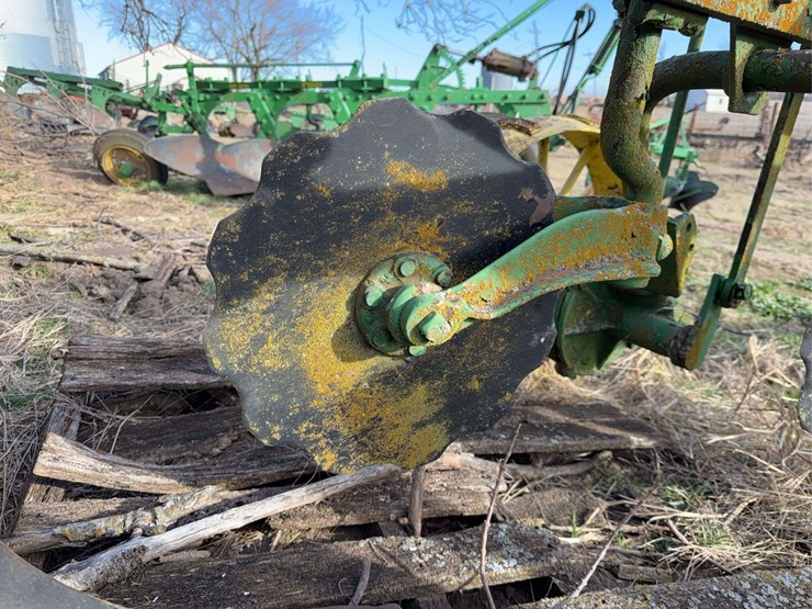 john-deere-pull-type-three-bottom-plow-image-17