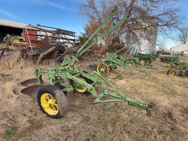 john-deere-pull-type-two-bottom-plow-image-1