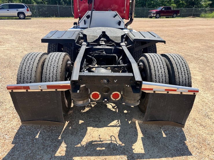 2016-freightliner-122sd-image-47
