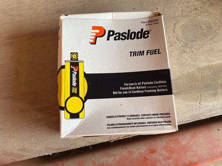 #3404-•-paslode-cordless-nail-gun-with-charger-image-9