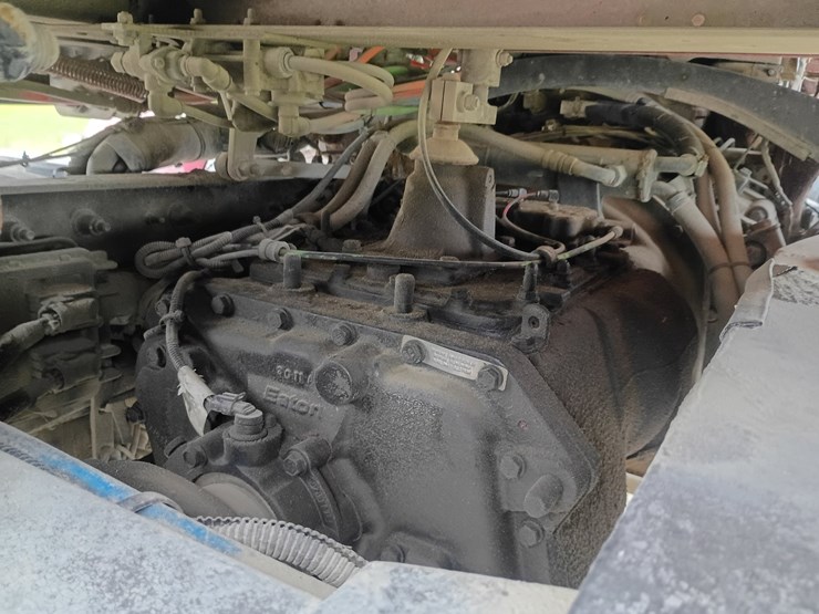 2012-peterbilt-384-image-122