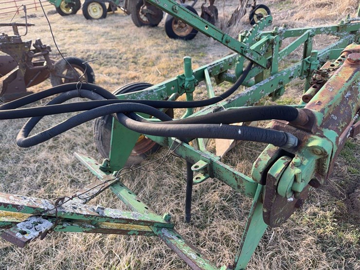 john-deere-pull-type-three-bottom-plow-image-11