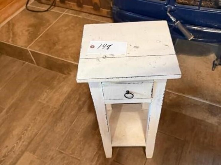 small-end-table-image-3