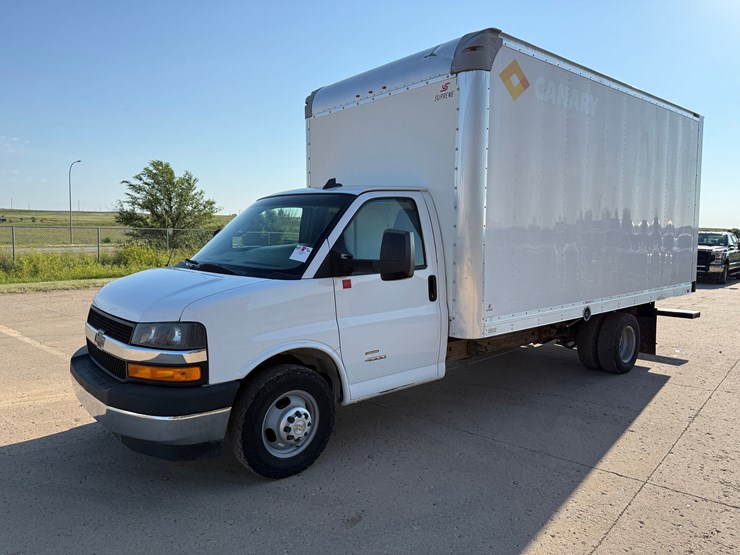 2018-chevrolet-express-4500-image-2