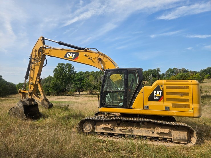 2019-caterpillar-320-image-9