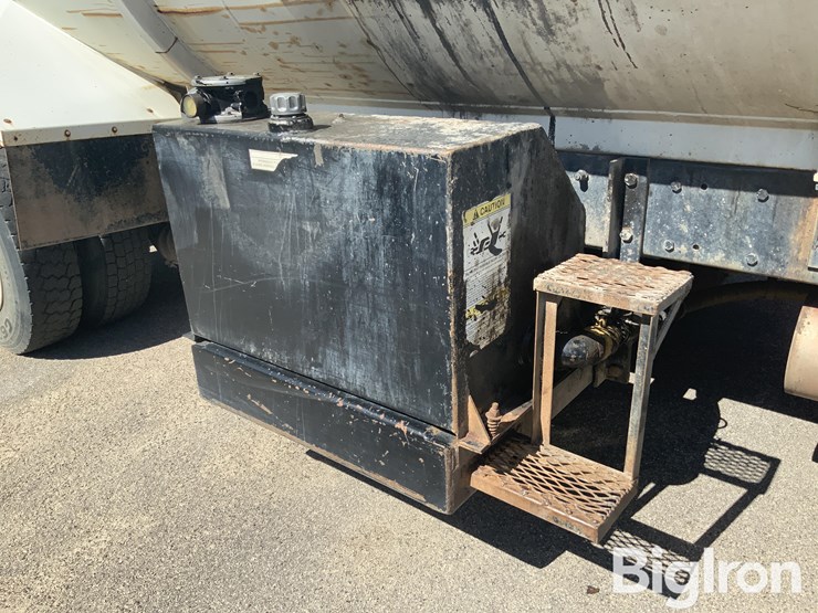 2004-peterbilt-330-image-17