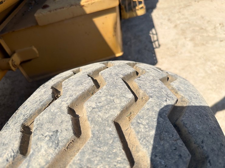 2000-deere-710d-image-146