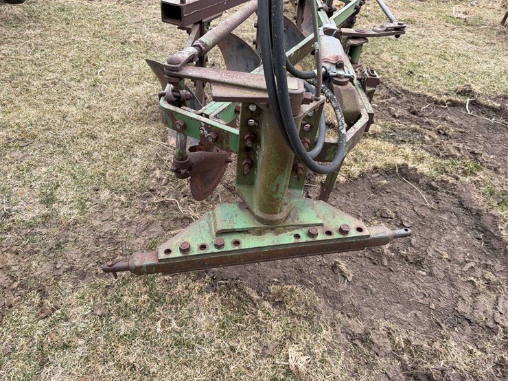 john-deere-pull-type-four-bottom-plow-image-8