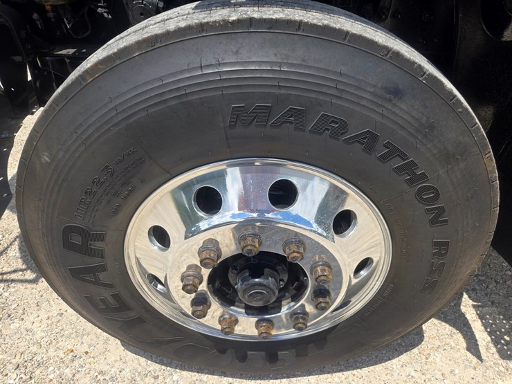 2018-freightliner-m2-106-image-71