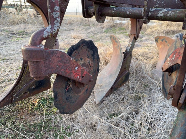 john-deere-pull-type-three-bottom-plow-image-21