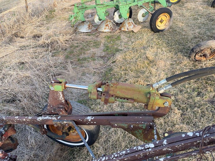 john-deere-pull-type-three-bottom-plow-image-10