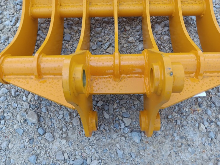 #l75-050-•-future-32"-rake-excavator-attachment-image-6