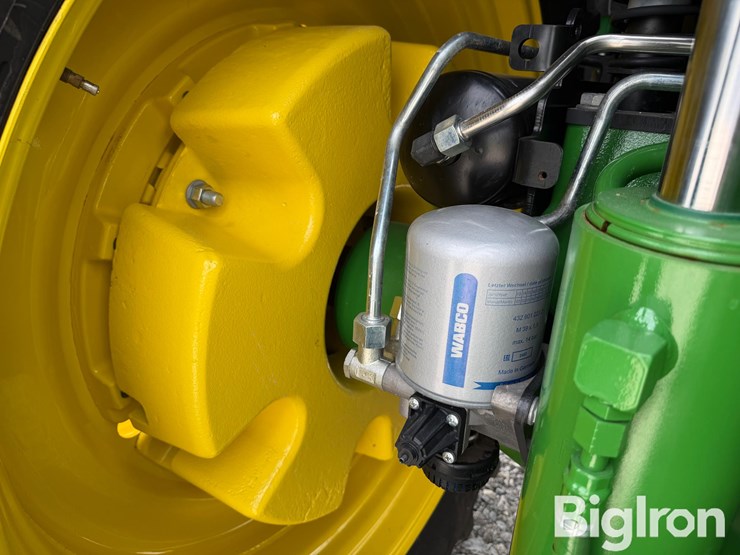 2025-john-deere-8r-370-image-19