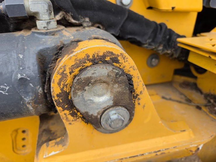 2015-deere-700k-image-95