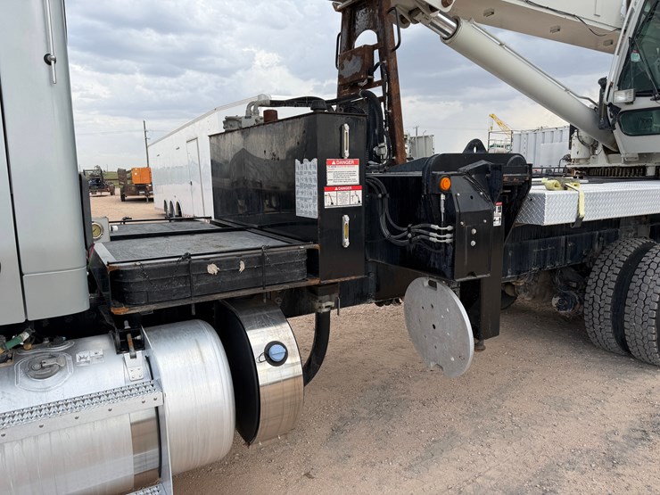 2019-peterbilt-567-image-8